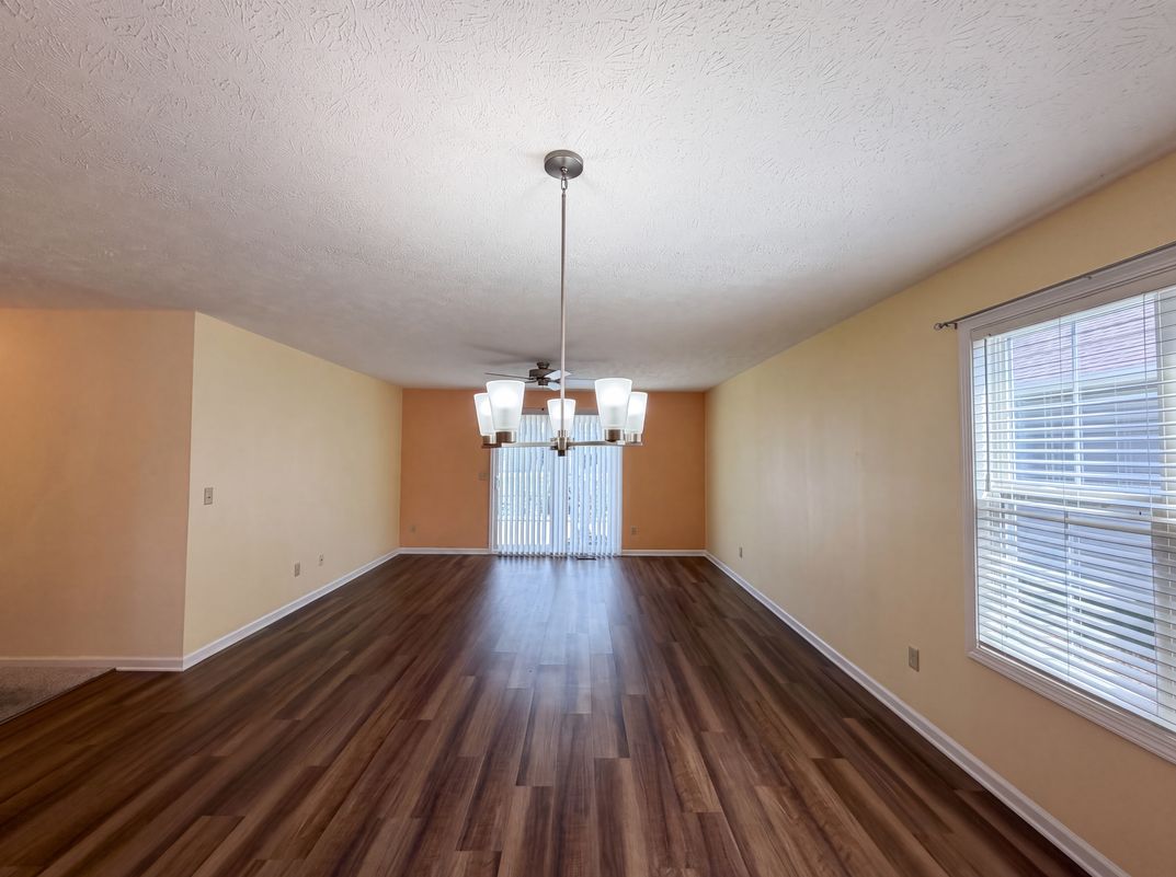 Photo 3 of 20 of 159 Prestwyck Ln, Elyria, OH