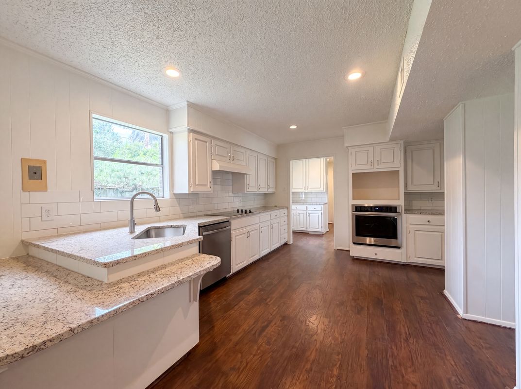 Property photo 2 of 4612 Kenway Ct