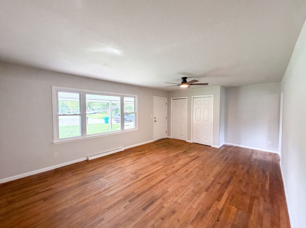Property photo 3 of 902 W Highland Dr