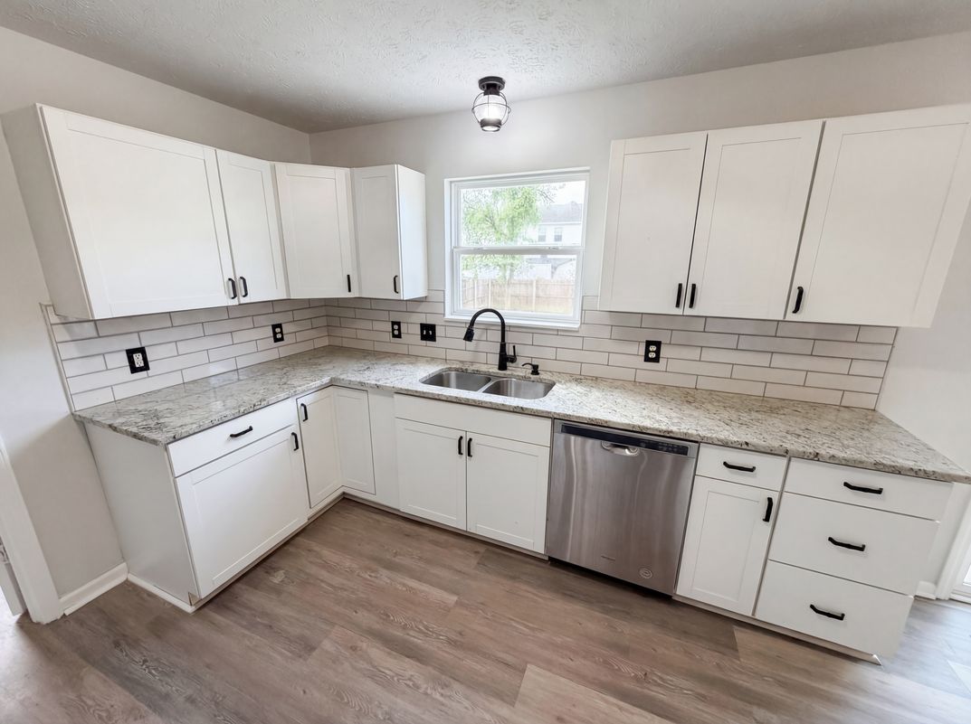 Photo 12 of 28 of 8911 Alto Way, Indianapolis, IN