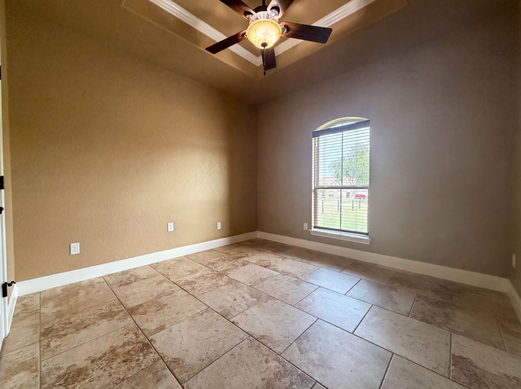 Photo 9 of 16 of 105 E Eden Vly, Adkins, TX