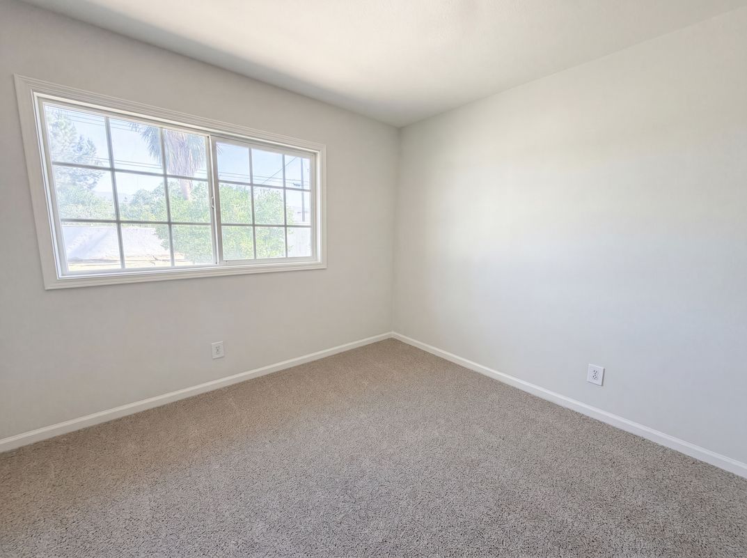 Photo 12 of 17 of 322 E Mariposa Dr, Rialto, CA