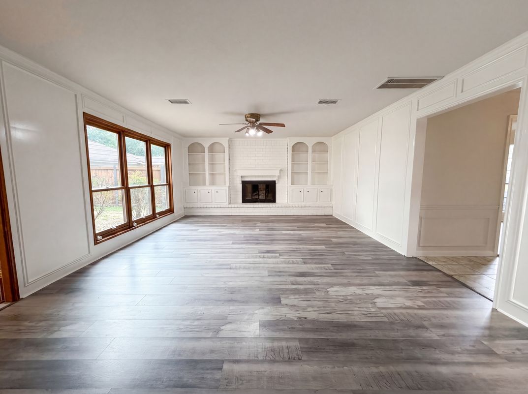 Photo 3 of 23 of 17518 Rustington Dr, Spring, TX
