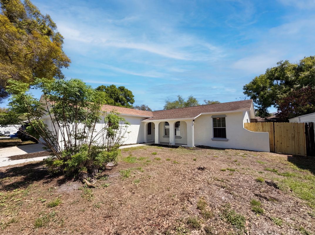 Photo 6 of 24 of 909 Winchester Ct, Brandon, FL