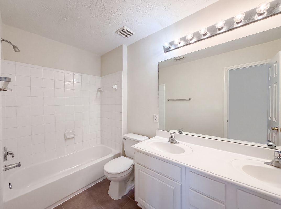 Photo 18 of 22 of 7914 Ingle Oak Dr, Houston, TX