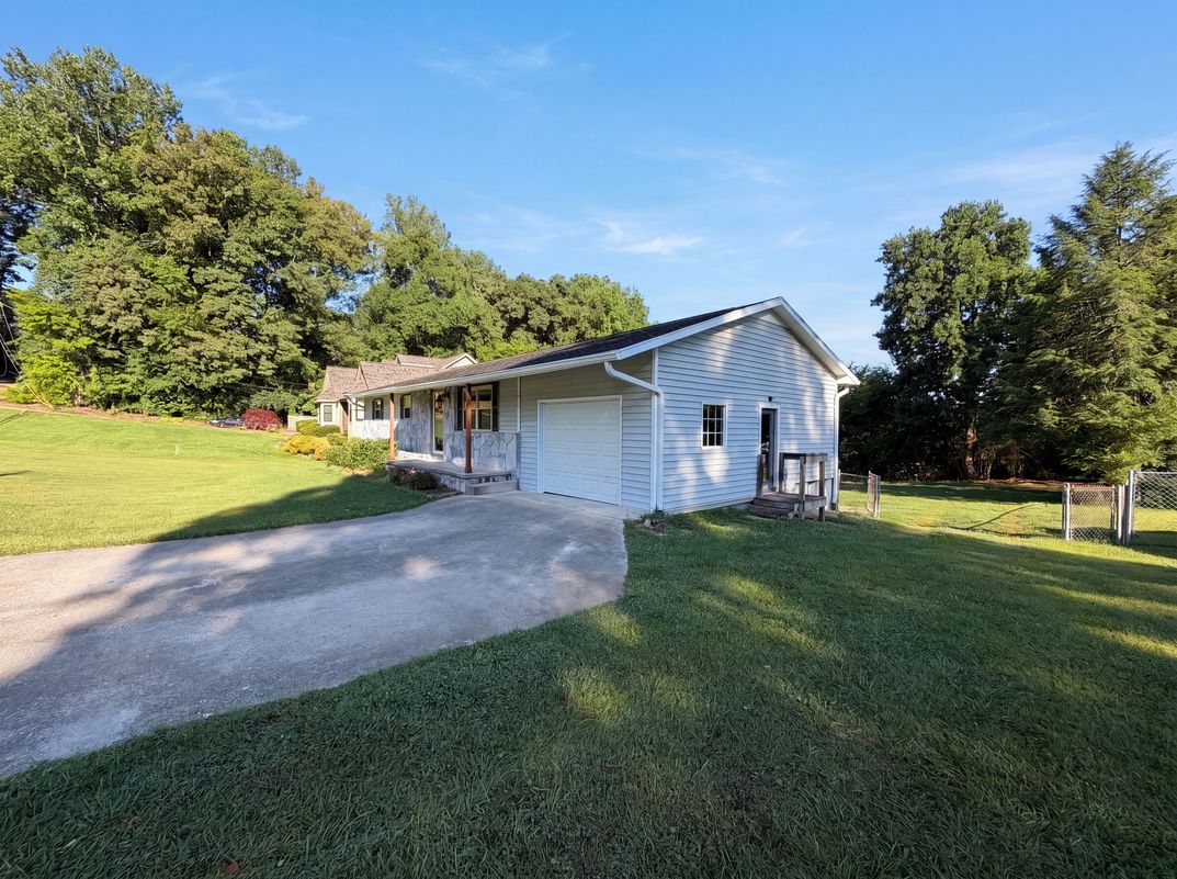 Photo 27 of 30 of 8505 Troutman Ln, Knoxville, TN