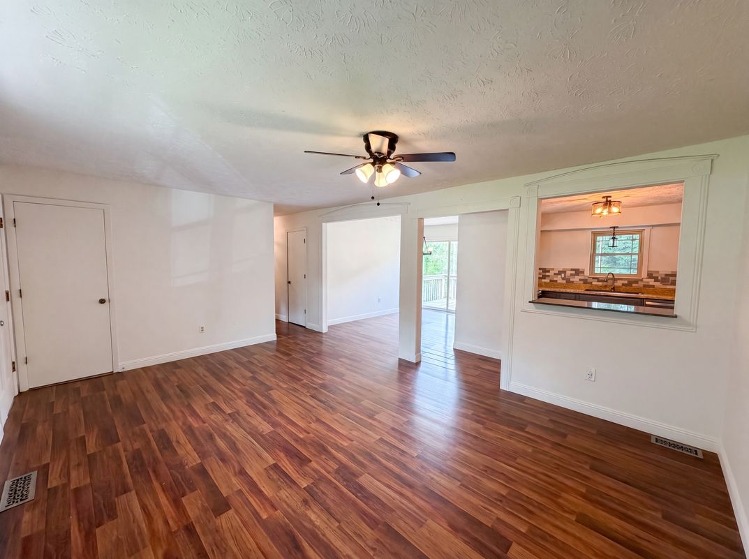 Photo 6 of 30 of 8505 Troutman Ln, Knoxville, TN