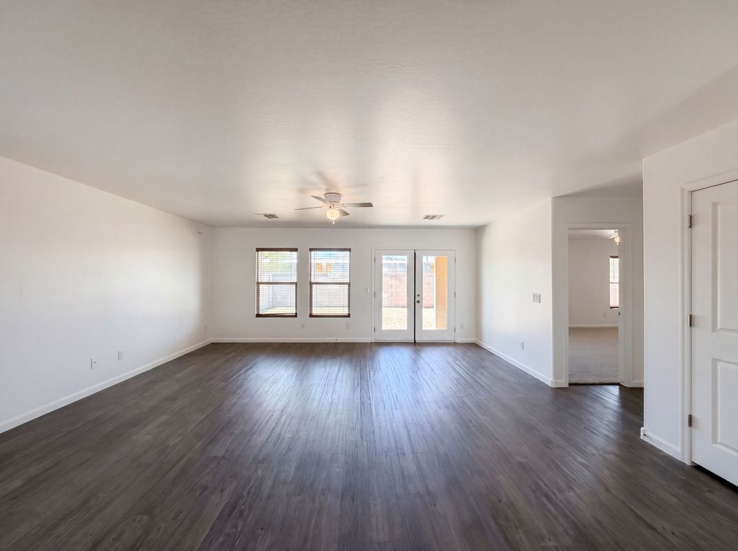 Property photo 3 of 781 S Silvercreek Ln