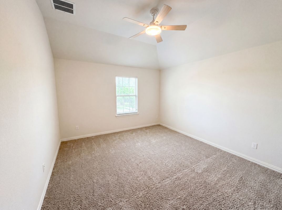 Photo 10 of 16 of 1308 Knowles Dr, Hutto, TX