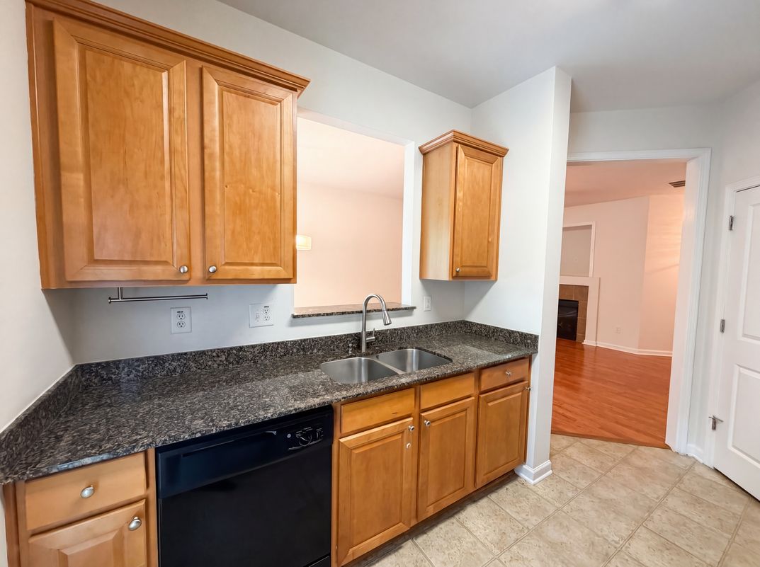Photo 10 of 32 of 471 Tufton Trl SE, Atlanta, GA