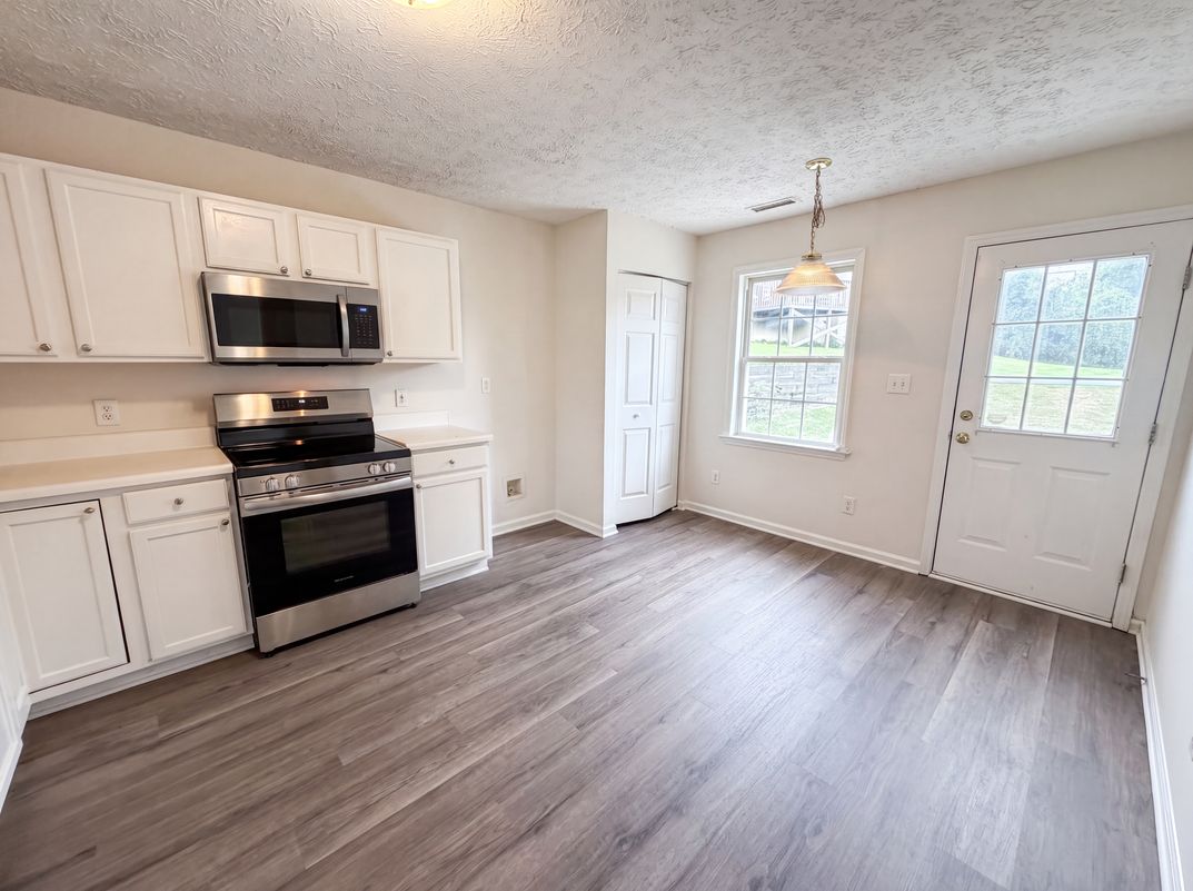 Photo 6 of 18 of 3358 Neptune Dr, Raleigh, NC