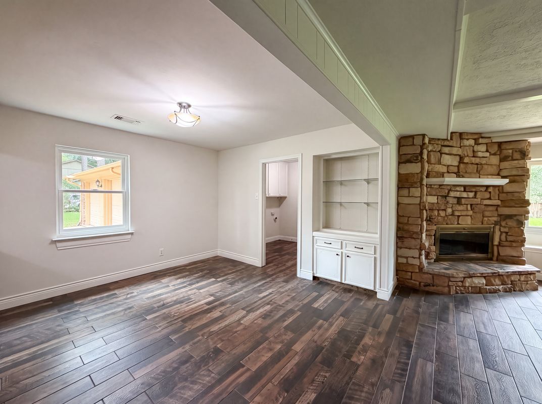 Photo 8 of 19 of 11614 Mile Dr, Houston, TX