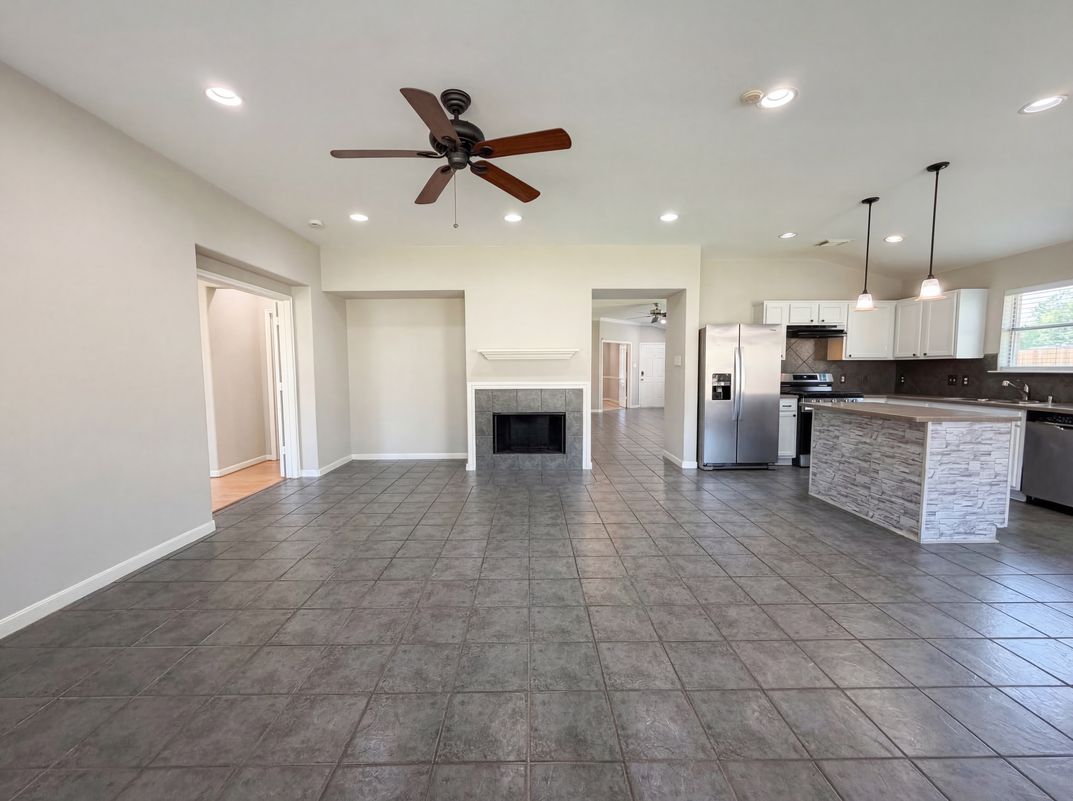 Photo 15 of 19 of 19822 Rippling Brook Ln, Tomball, TX