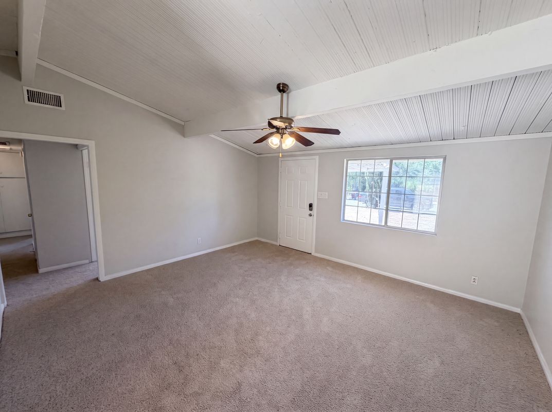 Photo 7 of 21 of 415 E Indian School Ln, Banning, CA