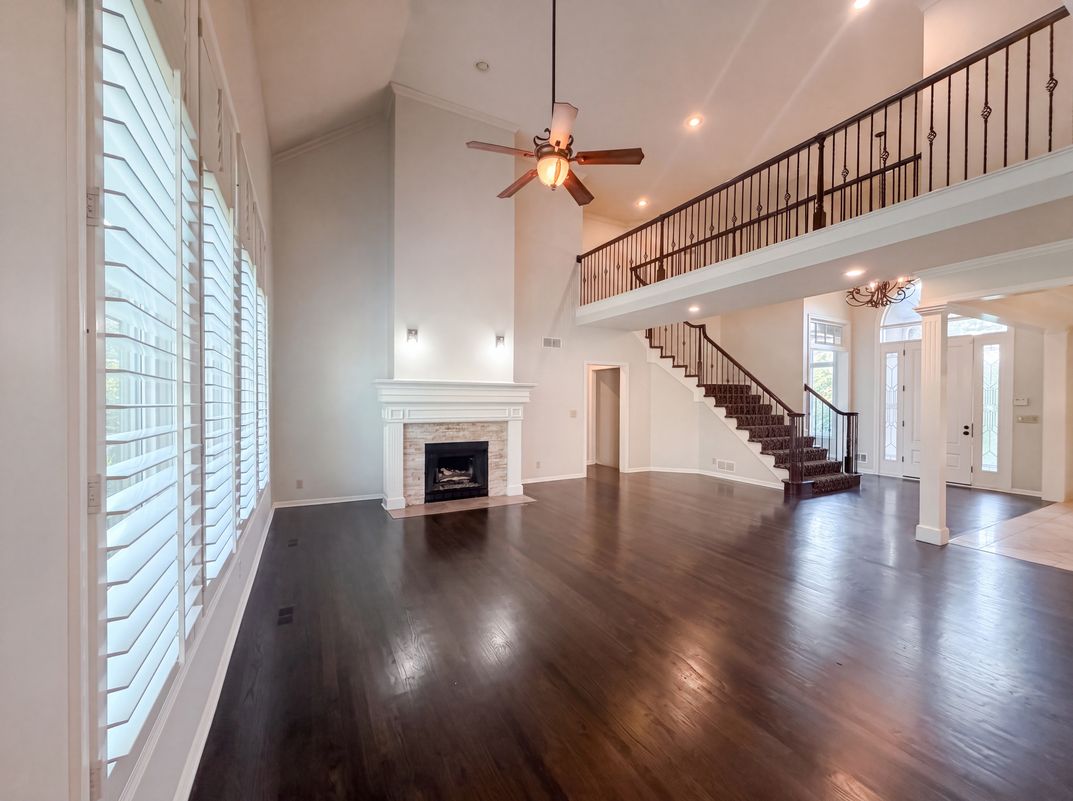 Photo 3 of 34 of 6003 N Cosby Ct, Kansas City, MO