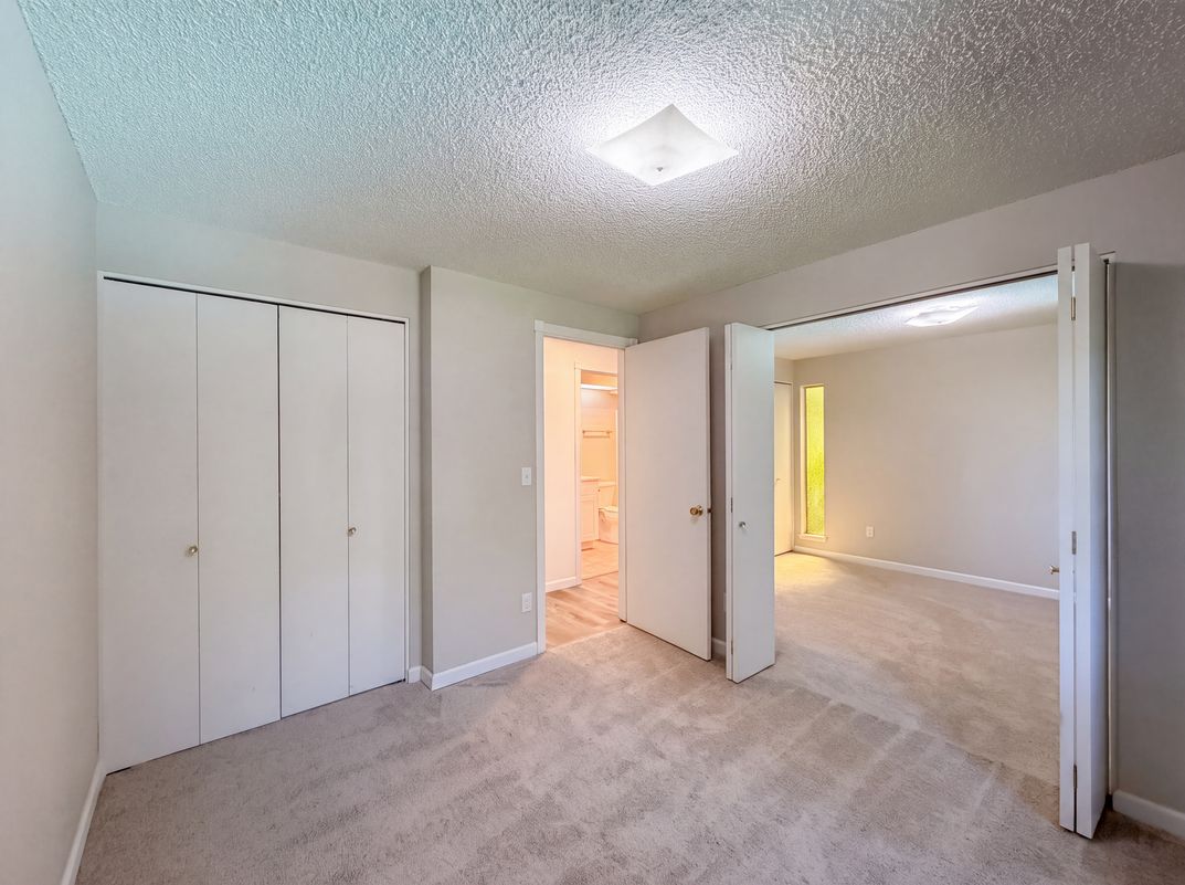 Photo 12 of 24 of 650 SW Meadow Dr, Beaverton, OR