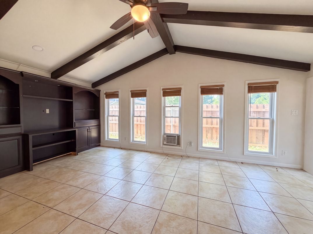 Photo 9 of 24 of 725 Ridgecrest Dr, Irving, TX