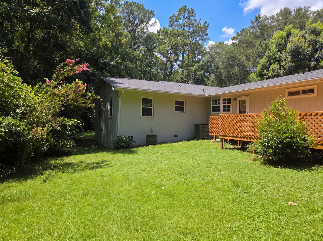 Photo 5 of 34 of 97 Walnut Ave, Defuniak Springs, FL