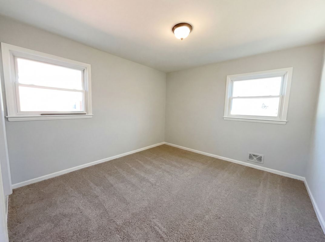 Photo 4 of 19 of 29212 Ursuline St, Saint Clair Shores, MI