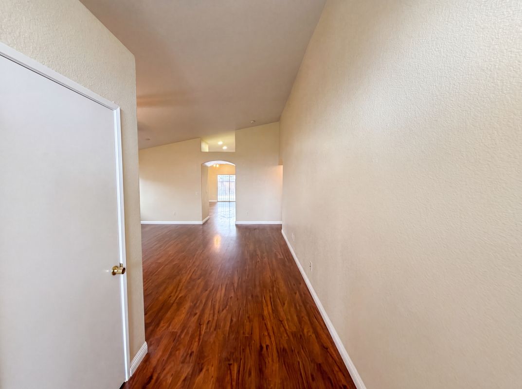 Photo 21 of 27 of 18792 Dogwood Ct, Adelanto, CA