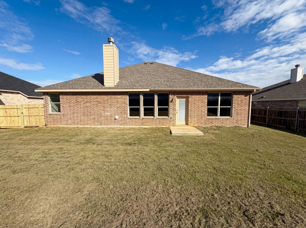 Photo 5 of 18 of 3717 Dutch Iris Ln, Forest Hill, TX