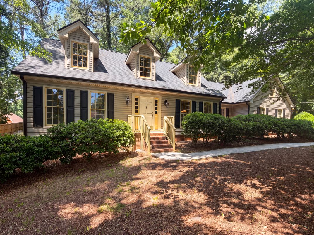 Photo 24 of 29 of 4379 Inns Brook Dr, Snellville, GA