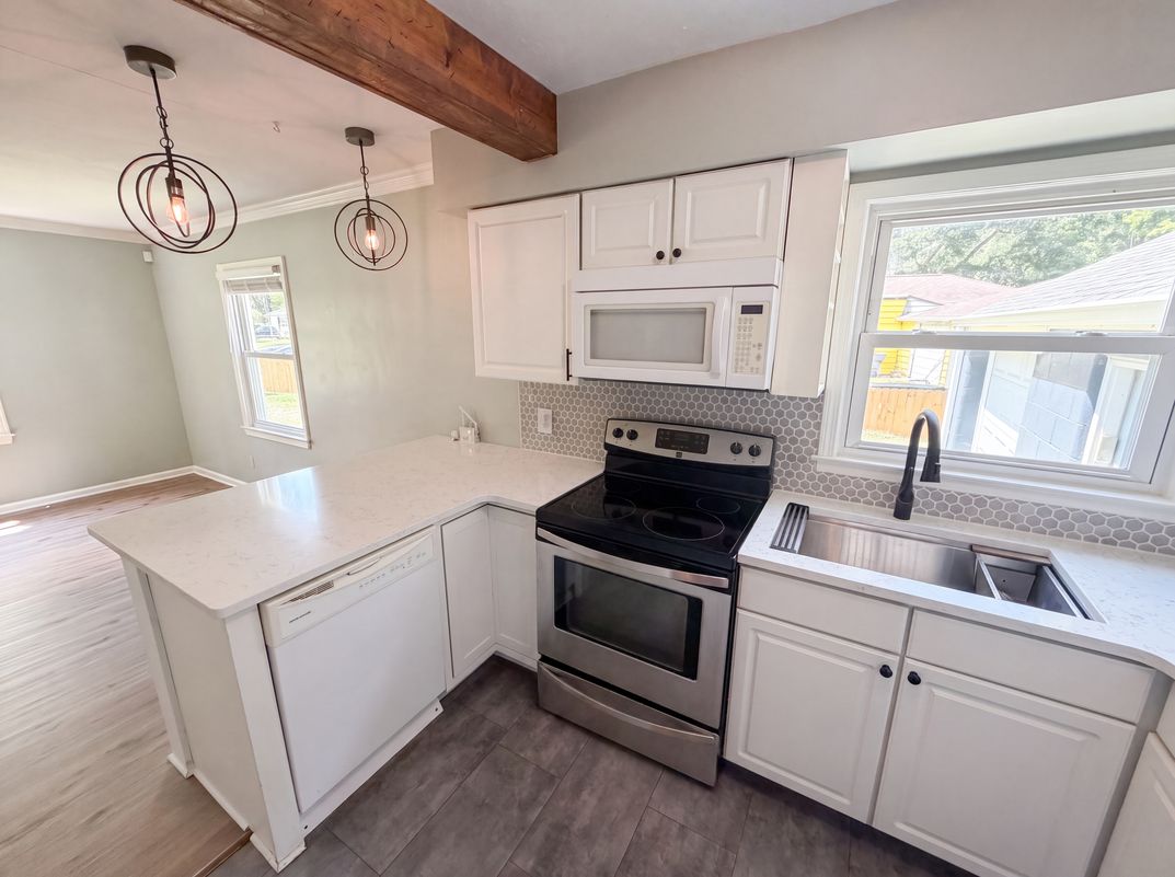 Photo 7 of 19 of 2308 E 69th St, Indianapolis, IN