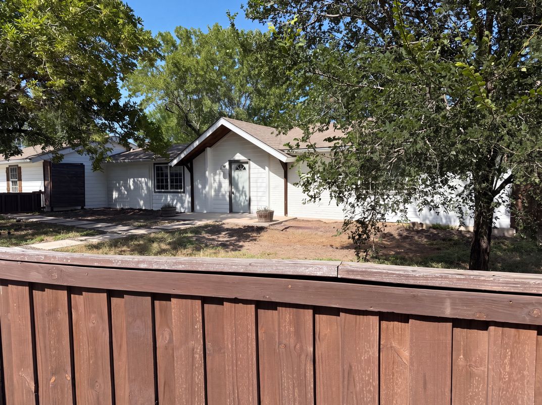 Photo 6 of 18 of 10504 Ruidosa St, Austin, TX