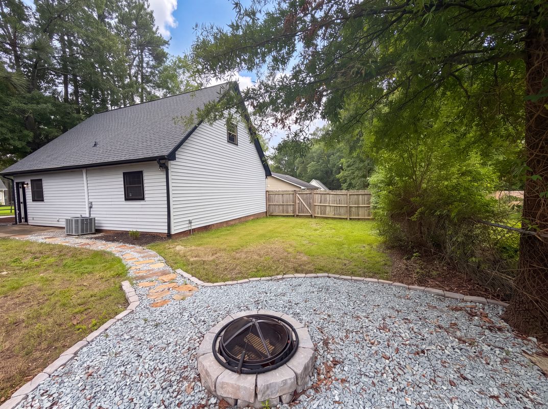 Photo 5 of 17 of 3309 Prudence St, Durham, NC