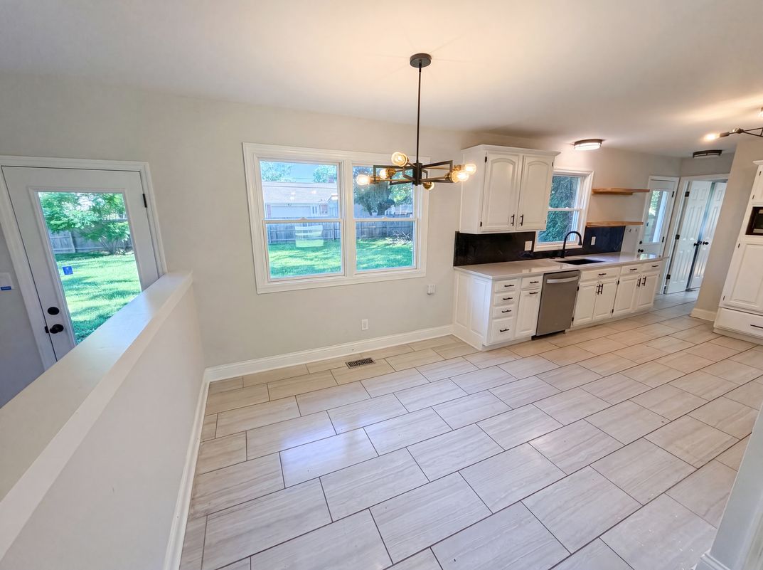 Photo 2 of 17 of 5110 Winston Dr, Indianapolis, IN