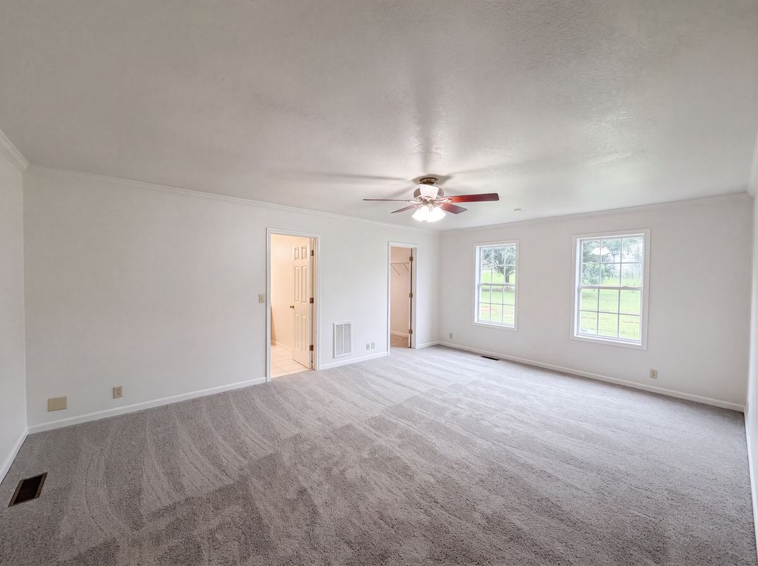 Photo 17 of 37 of 3146 Lora Dr, Maryville, TN