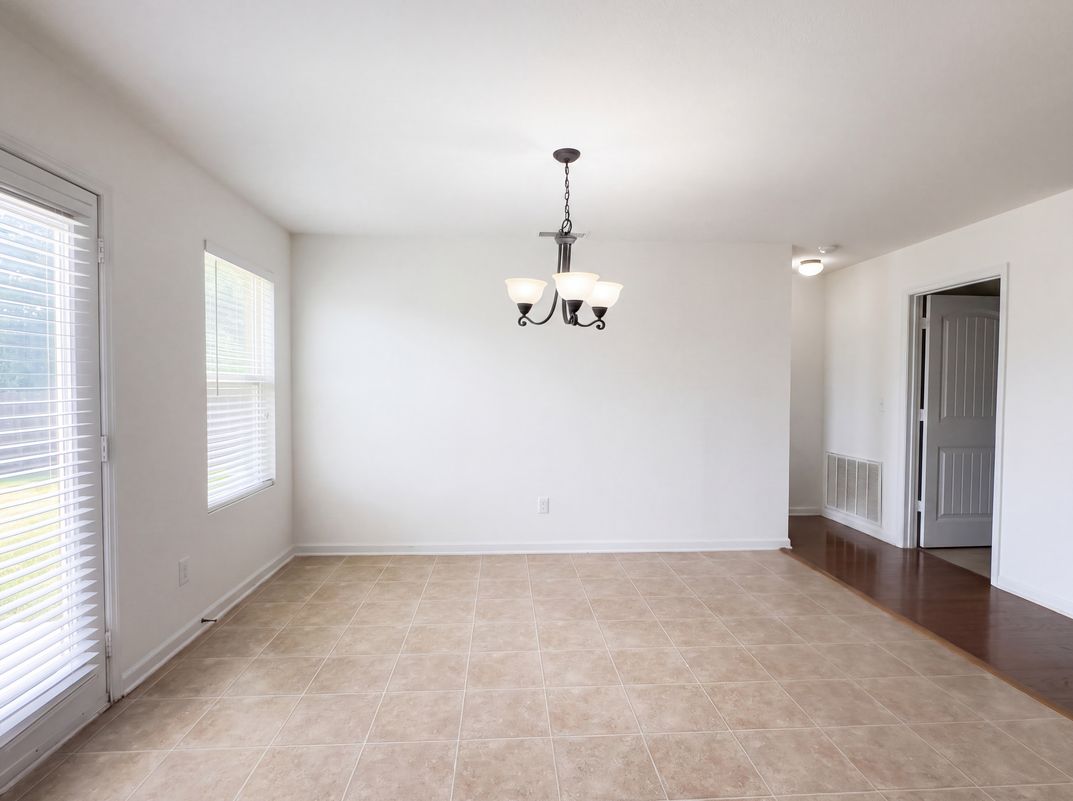 Photo 8 of 26 of 172 Bermuda Lakes Dr, Meridianville, AL