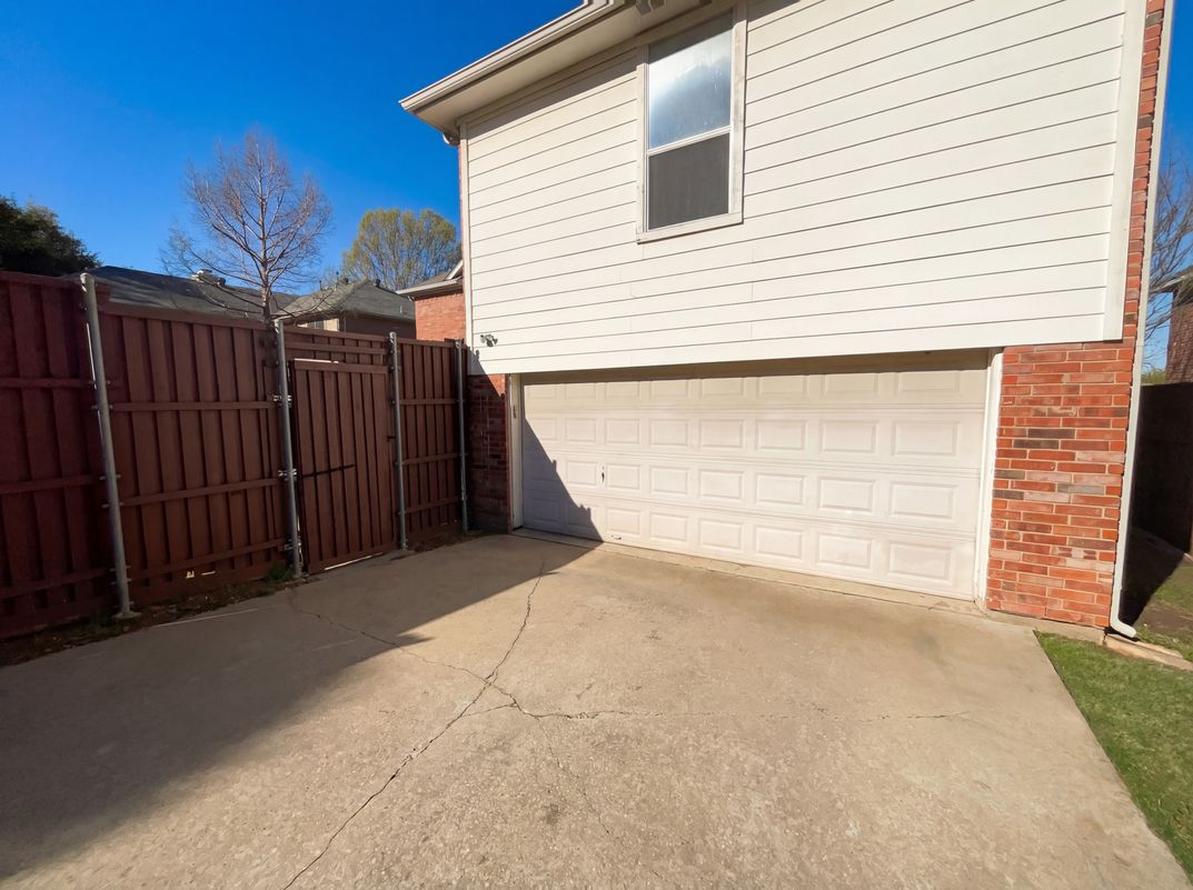 Photo 20 of 24 of 2406 Manchester Dr, Carrollton, TX