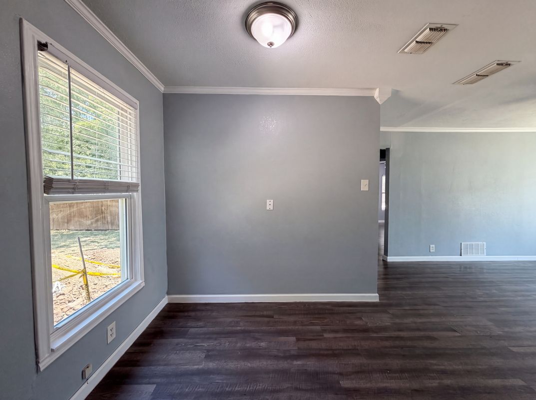 Photo 8 of 17 of 1012 Turner St, Cleburne, TX