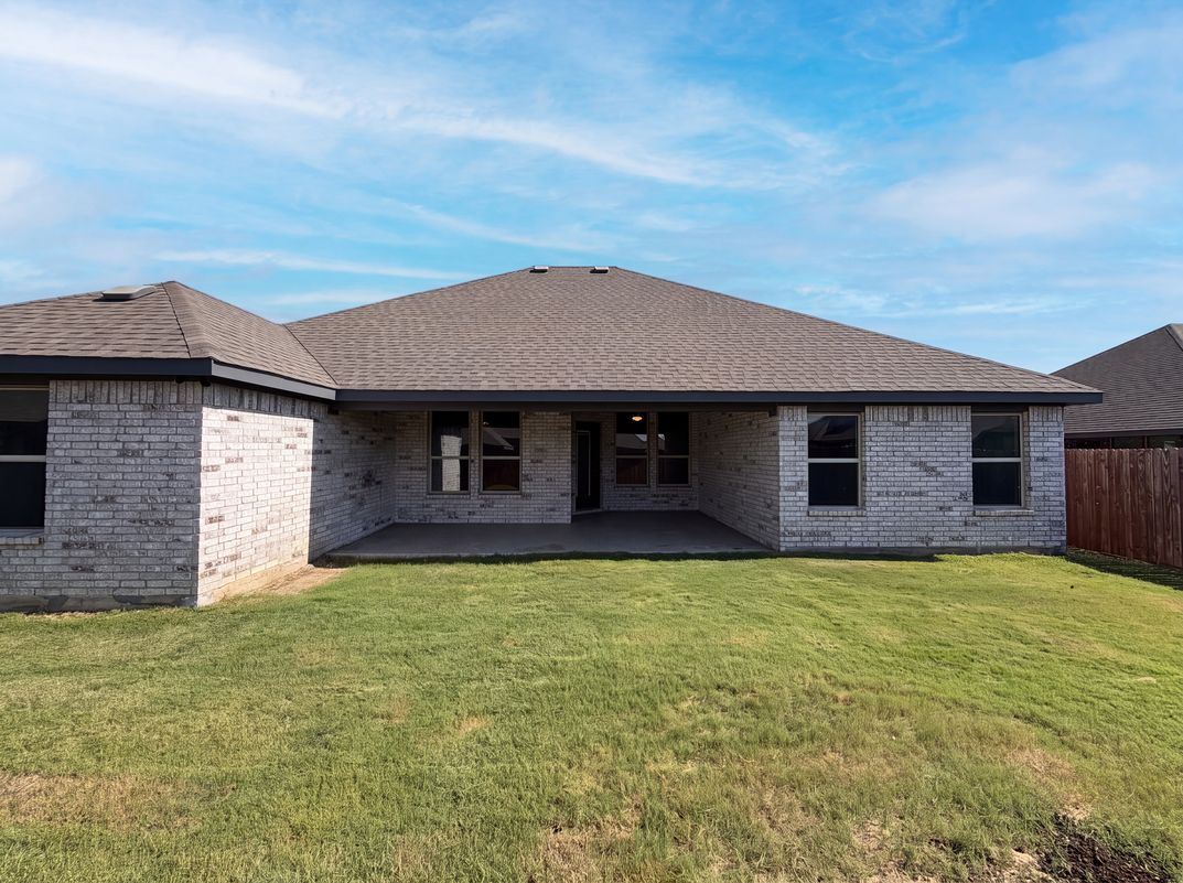 Photo 5 of 20 of 1530 Woodmere Dr, Krum, TX