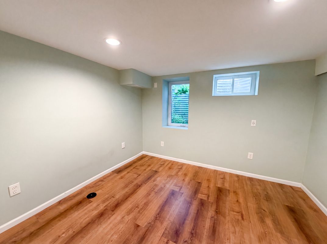 Photo 19 of 27 of 2591 Aldine St, Roseville, MN