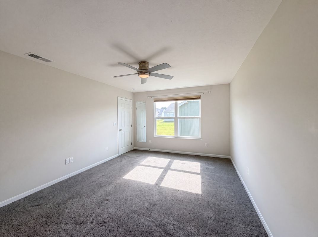 Photo 13 of 19 of 1314 Timber Glen Dr, Wilmington, OH