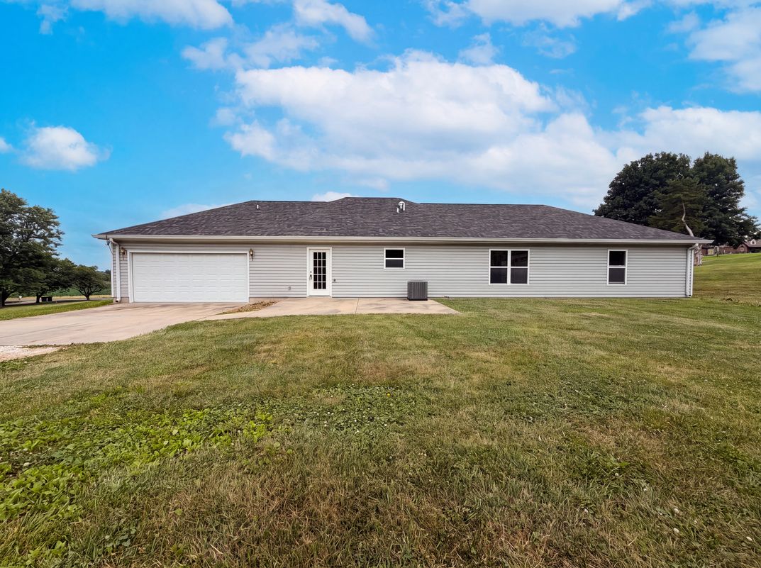 Photo 5 of 26 of 2357 Bastean Rd, Wentzville, MO