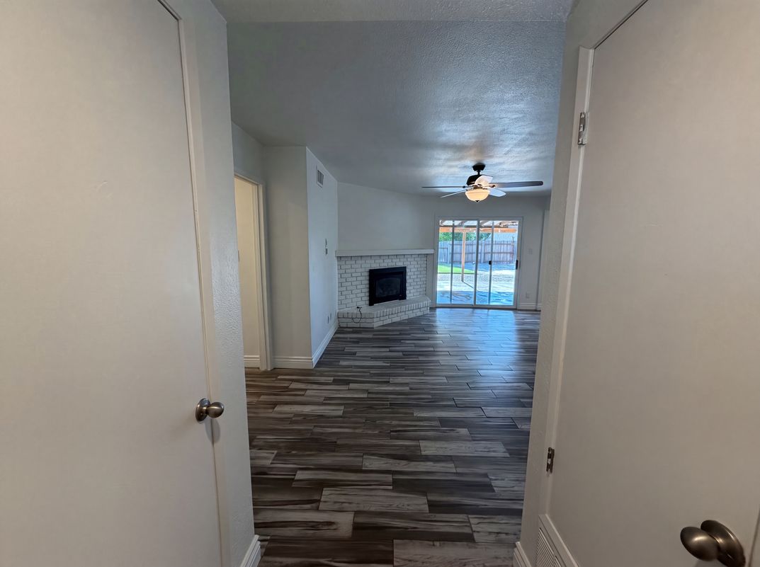 Photo 9 of 31 of 1422 Oakmont Dr, Roseville, CA