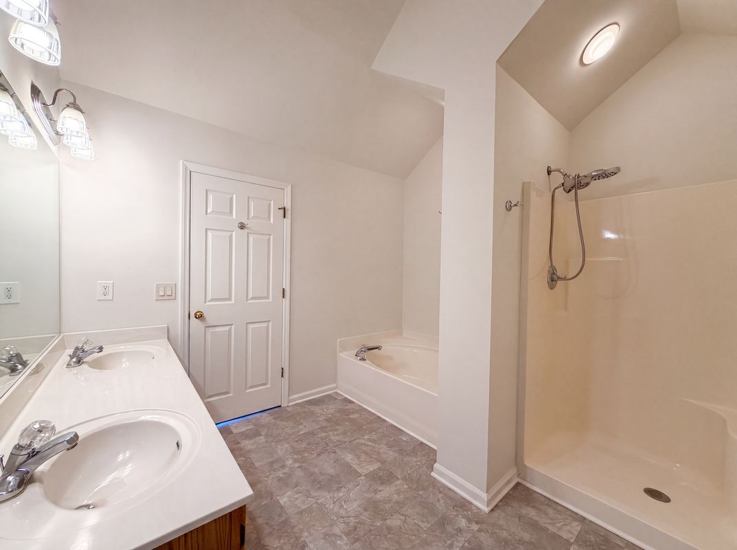 Photo 18 of 28 of 2120 Spring Lake Dr, Spring Hill, TN