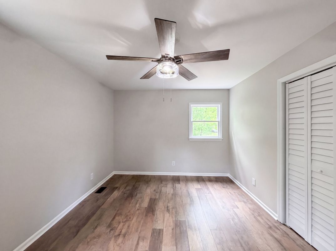 Photo 6 of 26 of 706 Crescent Dr, Cherryville, NC