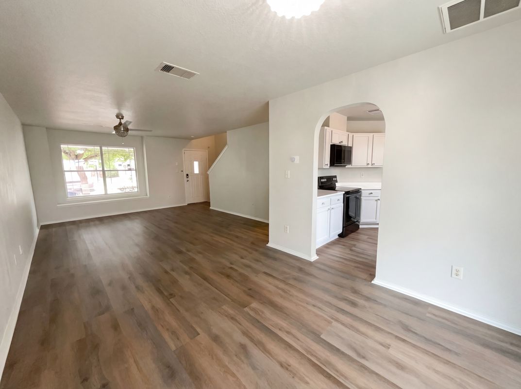 Photo 7 of 18 of 8807 Mesa Vis, San Antonio, TX