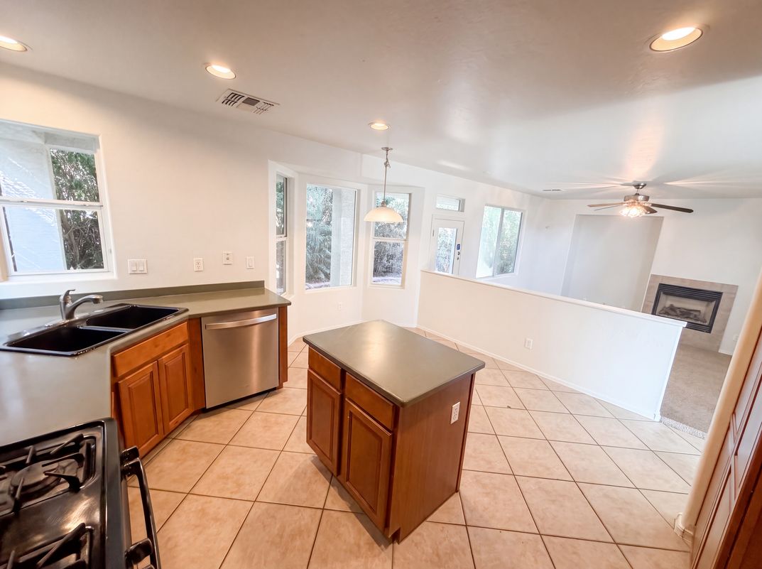 Photo 11 of 34 of 1214 E Frances Ln, Gilbert, AZ