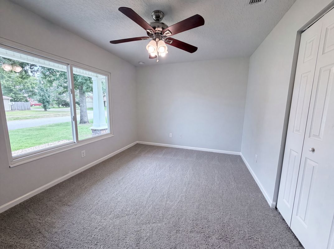 Photo 8 of 18 of 7428 Sweet Rose Ln, Jacksonville, FL