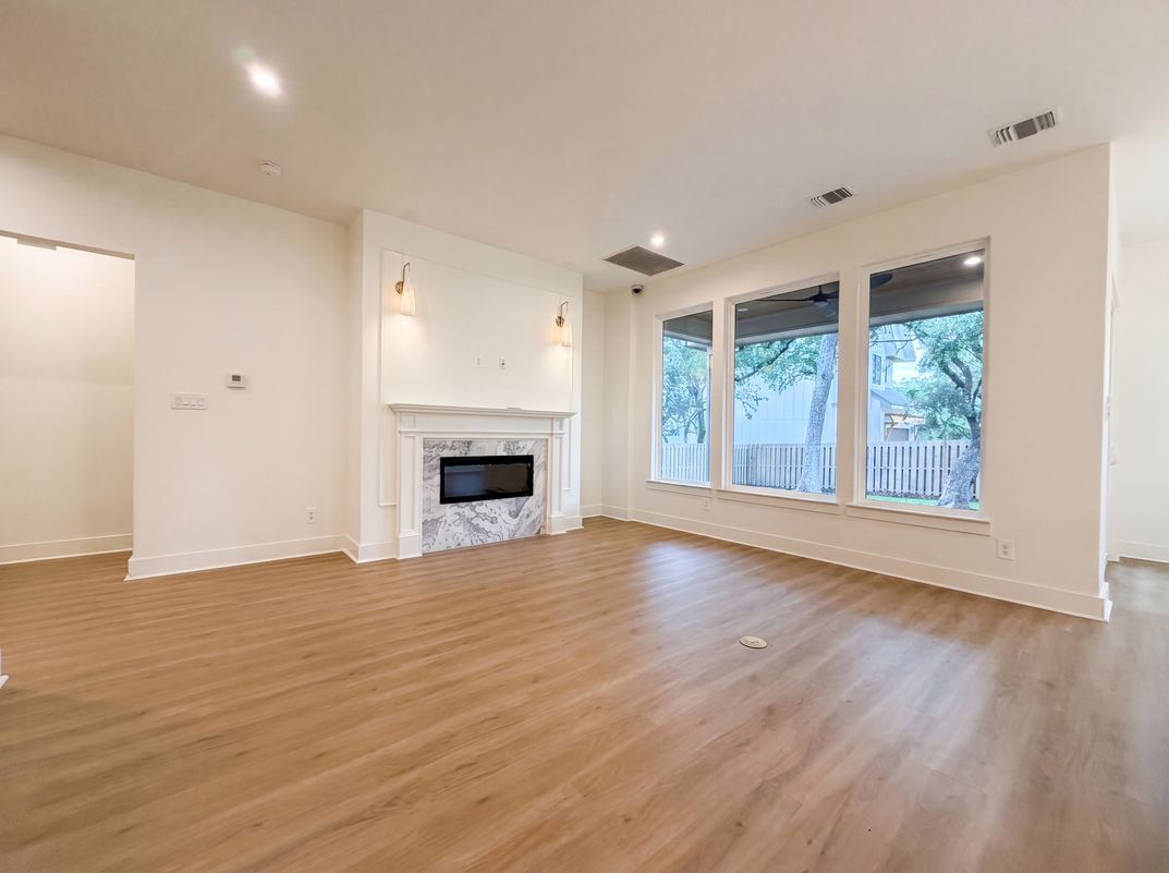 Photo 9 of 21 of 4211 Honeycomb St, San Antonio, TX