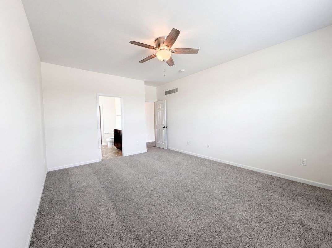Photo 4 of 22 of 1034 Sweet River Dr, Saint Paul, MO