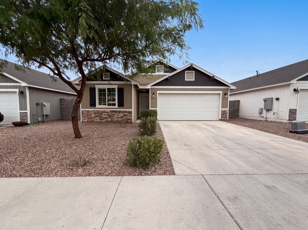Property photo 1 of 5713 S 13th Ave