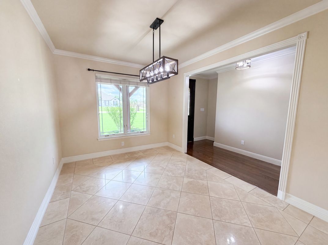 Photo 6 of 33 of 1908 Fairway Ln, Royse City, TX