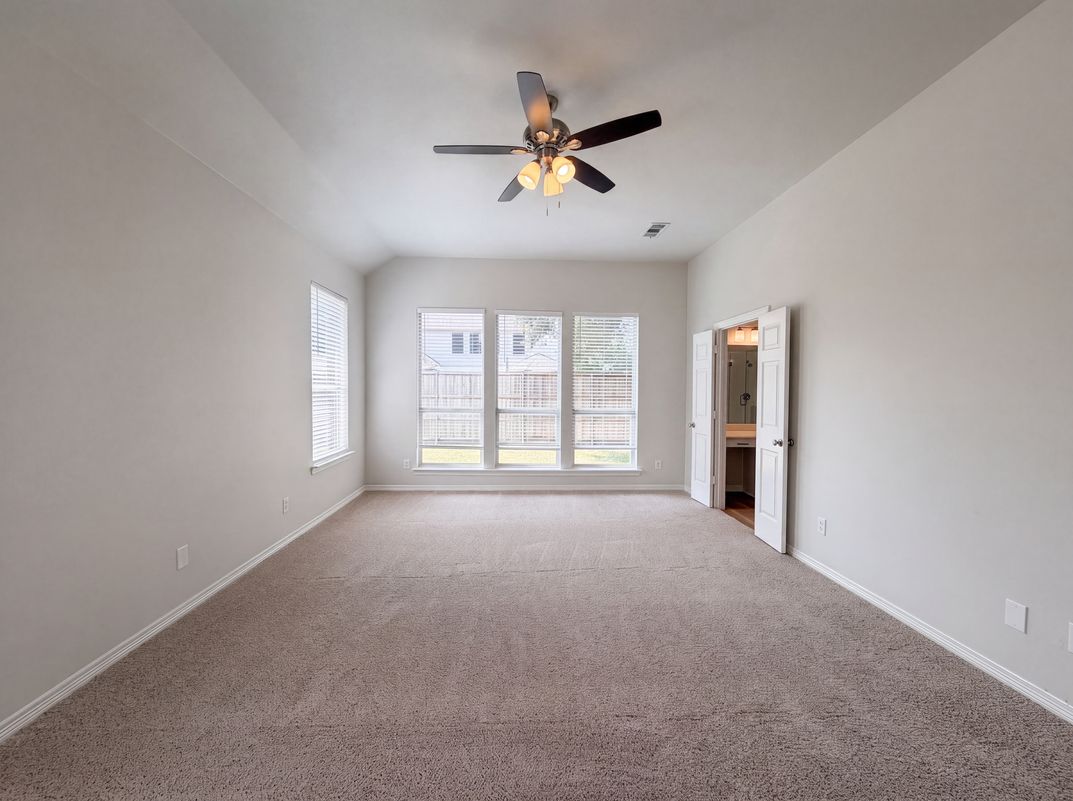Photo 4 of 31 of 1221 Old Oak Trl, Flower Mound, TX