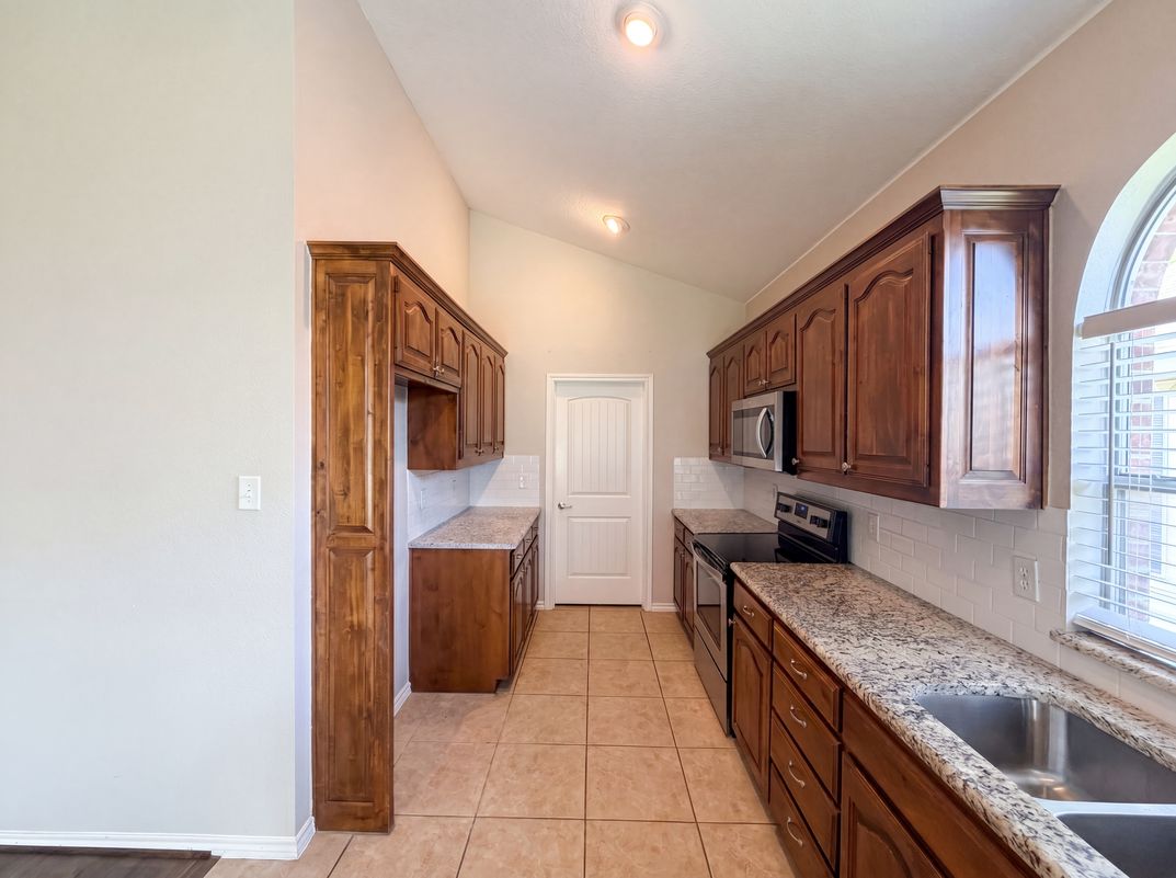 Photo 2 of 20 of 1205 Kachina Ln, Haslet, TX